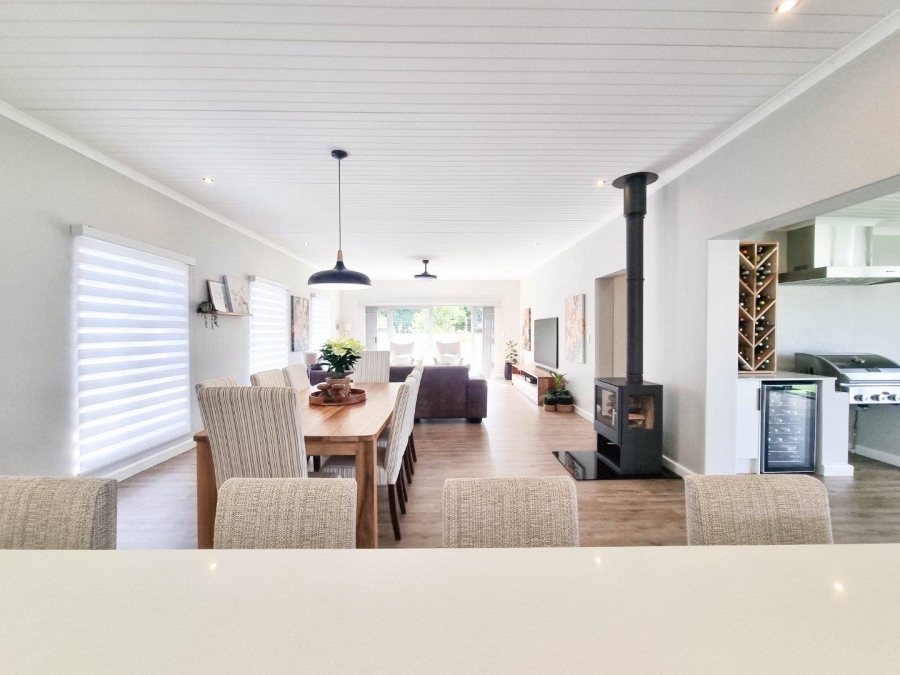 3 Bedroom Property for Sale in Sandbaai Western Cape